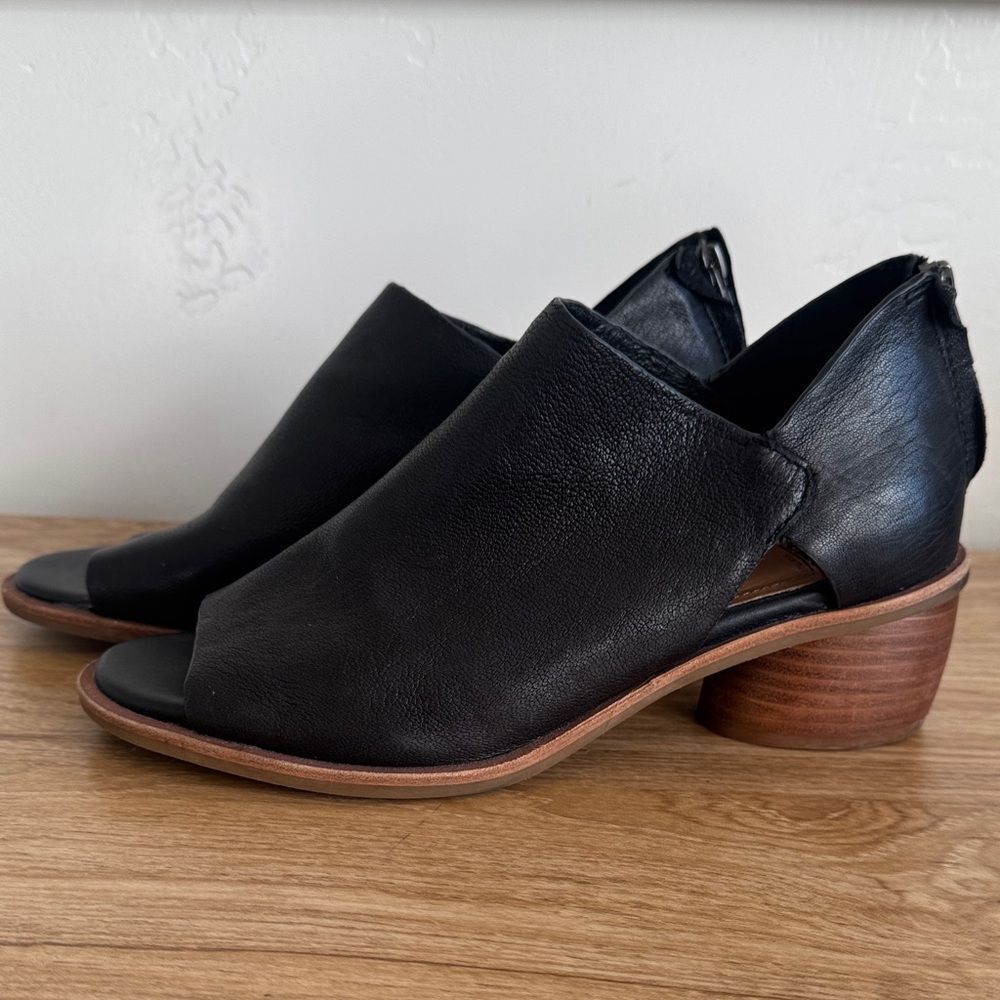 Sofft Elegant Chic Black Leather Women's Shoes Peep Toe Block Heel Size 8M GUC